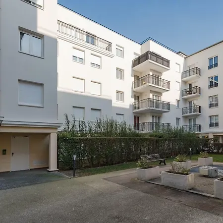 Apartment Standing In Disneyland Bmyguest